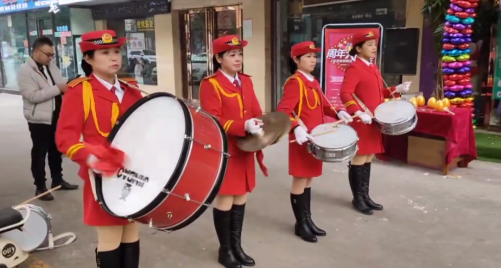 贺傲雪棋推脂美体内衣开业大吉(图3)